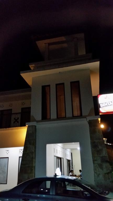 Tempatku Indonesian Restaurant And Rooms Senggigi Exterior foto